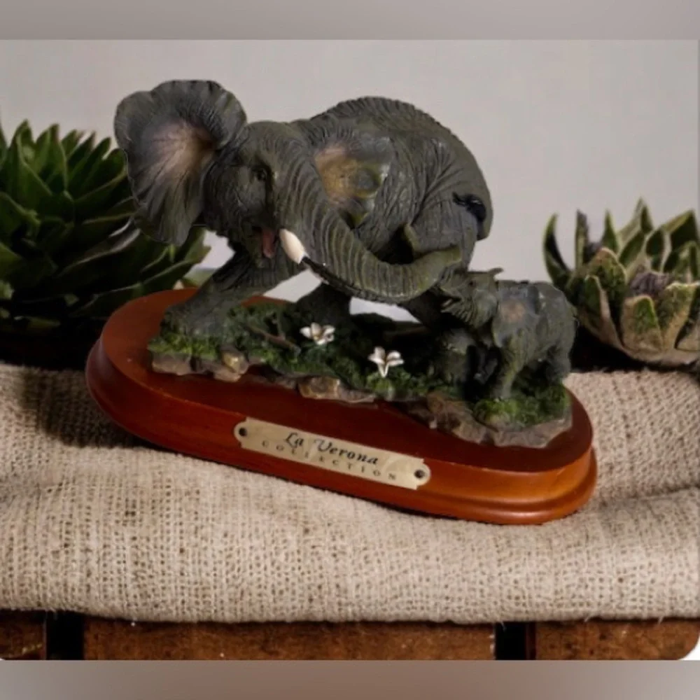 La Verona Collection Elephant With Baby Figurines Elephant babyelephant statue